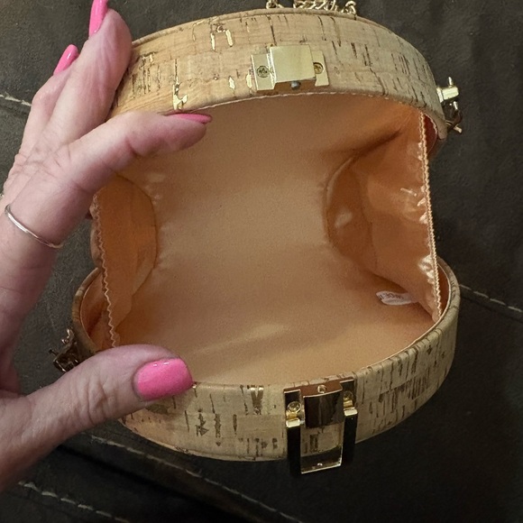 Chic Cork and Gold Chain Women's Clutch - Picture 5 of 6